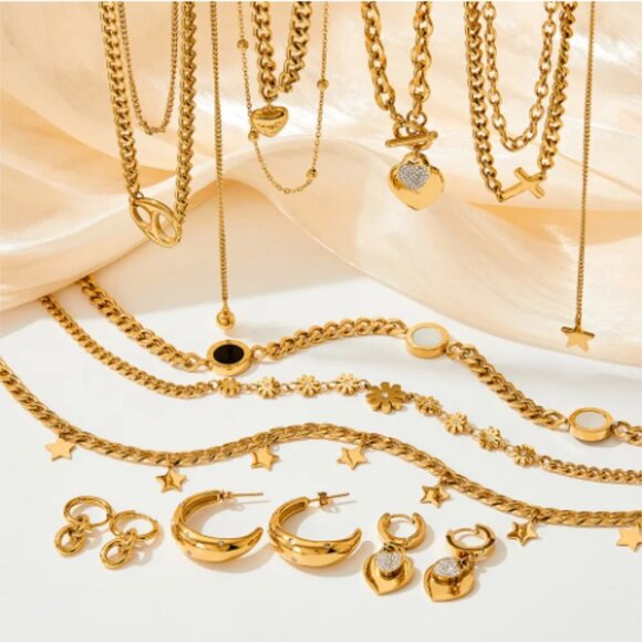 Jewelry - 8 pcs Mixed Wholesale Jewelries necklace, earings, bracelets and more.